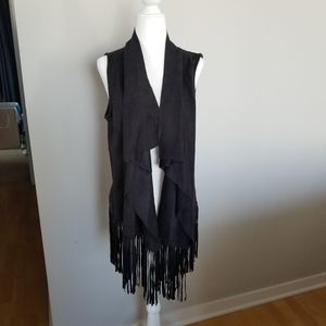 Fate suede vest with fringe in black